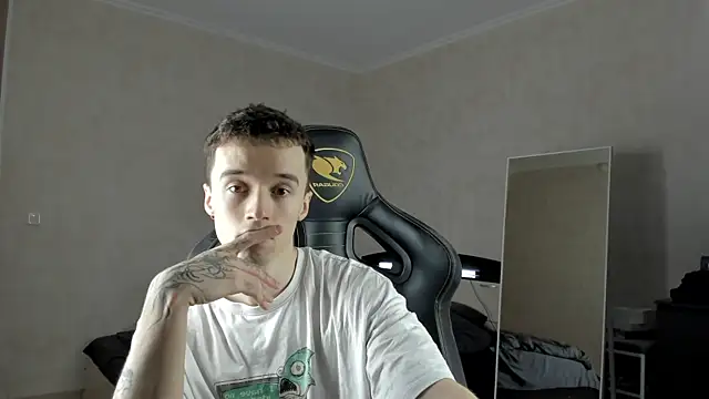 Snapshot of MasonWarholl chatting on March 2025 03:44:01 AM MasonWarholl online show from March 2025 03:44:01 AM