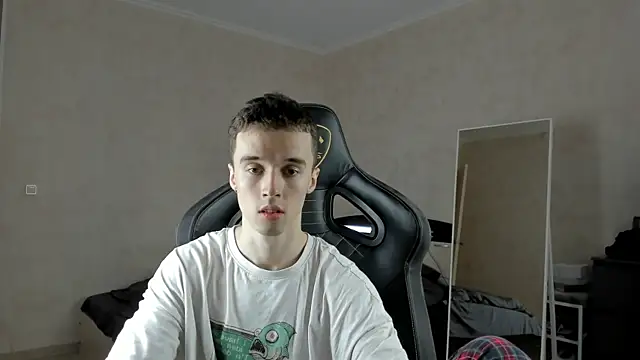 Snapshot of MasonWarholl chatting on March 2025 12:55:01 PM MasonWarholl online show from March 2025 12:55:01 PM