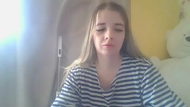 Snapshot of ViolaCandy chatting on July 2026 06:40:02 AM ViolaCandy online show from July 2026 06:40:02 AM