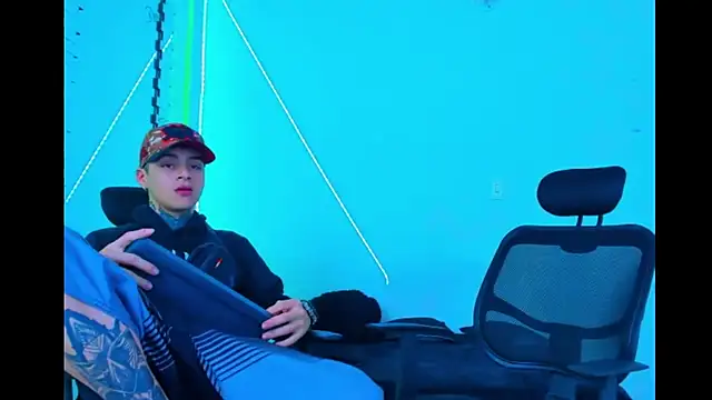 HOT boy2025 online show from September 2025 05:20:01 AM