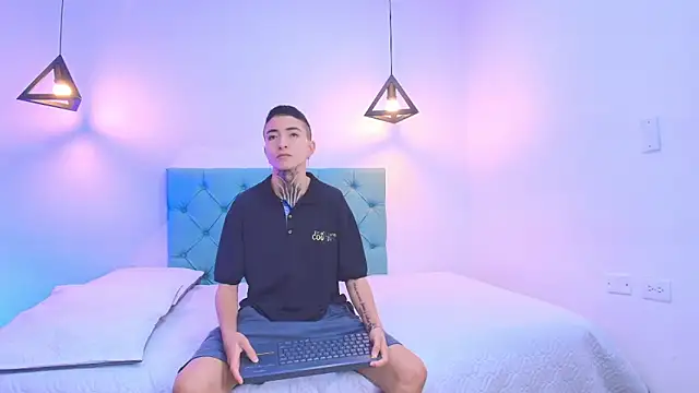 Tinny and Candy online show from February 2025 01:22:02 PM