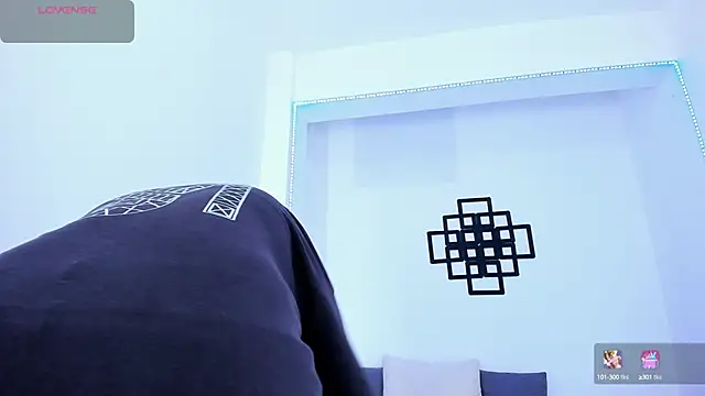 Tinny and Candy online show from September 2025 10:18:01 AM