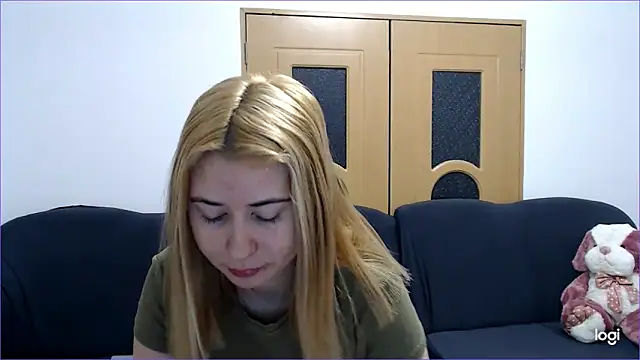 Snapshot of VioletaFlower7 chatting on February 2025 12:50:01 PM VioletaFlower7 online show from February 2025 12:50:01 PM