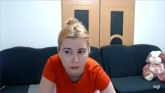 Snapshot of VioletaFlower7 chatting on February 2025 05:36:01 PM VioletaFlower7 online show from February 2025 05:36:01 PM