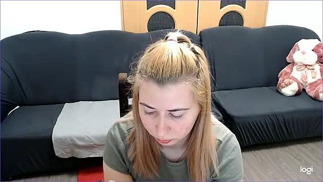 Snapshot of VioletaFlower7 chatting on February 2025 08:18:01 AM VioletaFlower7 online show from February 2025 08:18:01 AM