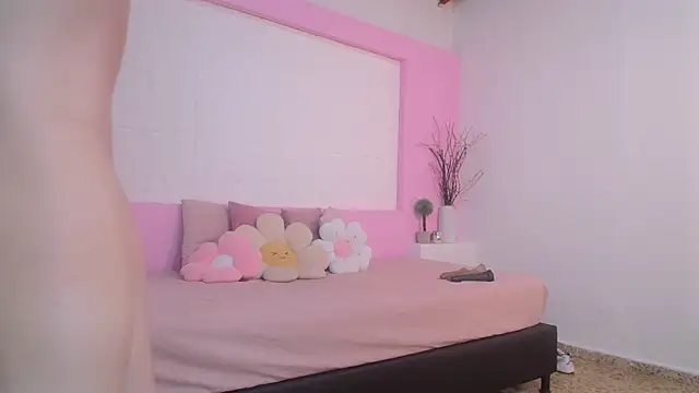 OraLarson online show from October 2025 12:06:02 PM