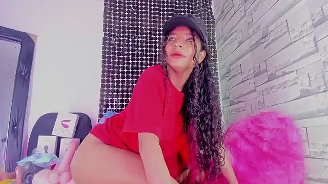 Snapshot of MiaKirshner chatting on February 2025 11:41:02 PM MiaKirshner online show from February 2025 11:41:02 PM