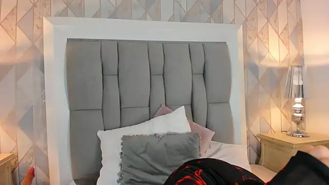 Ginger Violetta  online show from December 2024 07:45:01 PM