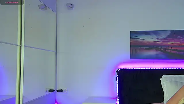 EmaCourtis online show from January 2026 09:12:01 AM