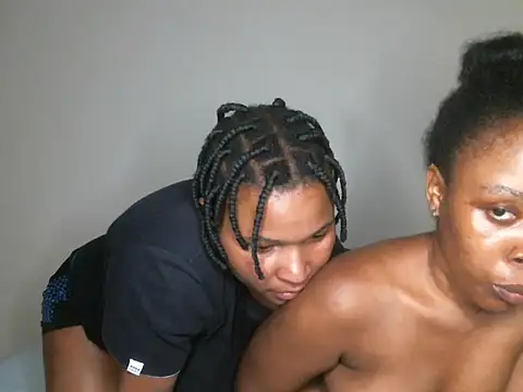 R-thequeen online show from December 2024 05:42:01 PM