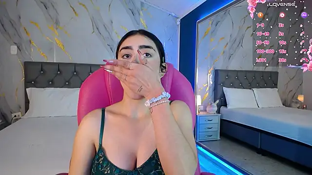 Snapshot of Julieta_De_Los_Angeles chatting on February 2025 03:40:01 AM Julieta De Los Angeles online show from February 2025 03:40:01 AM