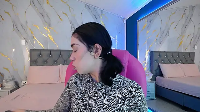 Snapshot of Julieta_De_Los_Angeles chatting on February 2025 03:56:02 AM Julieta De Los Angeles online show from February 2025 03:56:02 AM