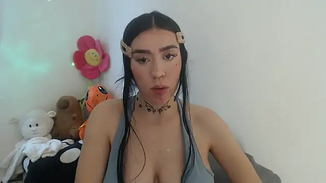 Julieta De Los Angeles online show from April 2026 10:15:02 PM