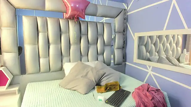 sophia ny online show from December 2025 01:38:02 PM