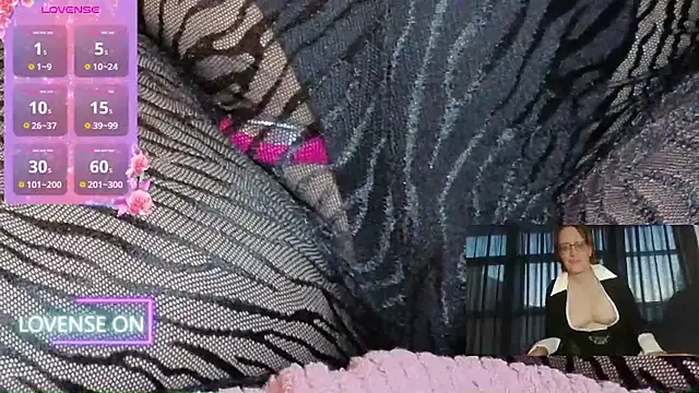 PernillaGirl online show from September 2025 04:45:01 PM