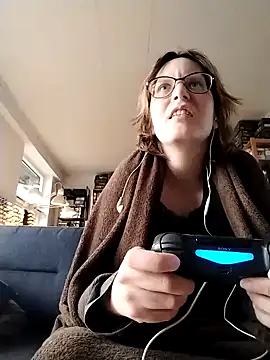 PernillaGirl online show from October 2025 12:25:02 PM