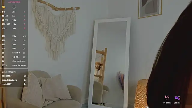 Snapshot of EmiliaDreams chatting on February 2025 07:00:01 PM EmiliaDreams online show from February 2025 07:00:01 PM