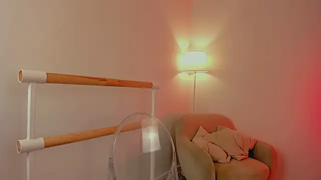 Snapshot of EmiliaDreams chatting on March 2025 05:22:02 PM EmiliaDreams online show from March 2025 05:22:02 PM