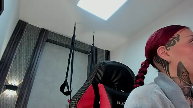 selene red  online show from March 2026 05:08:02 AM