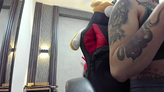 selene red  online show from April 2026 01:25:01 AM