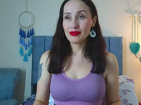 IberianMoonMK online show from October 2025 05:37:02 PM