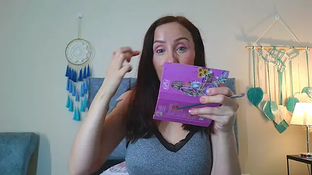 IberianMoonMK online show from November 2025 12:27:02 PM