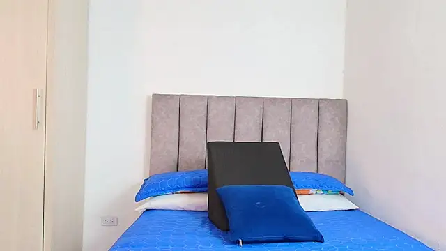 karina lewis  online show from December 2024 03:20:01 AM