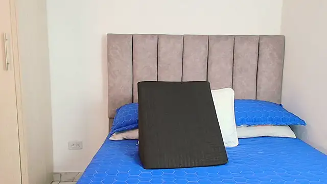 karina lewis  online show from January 2025 03:43:01 AM