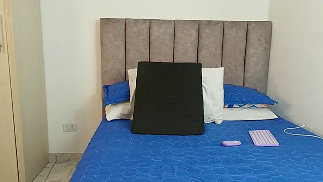 karina lewis  online show from February 2025 07:09:01 AM