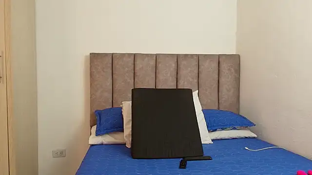 karina lewis  online show from March 2025 04:13:01 AM