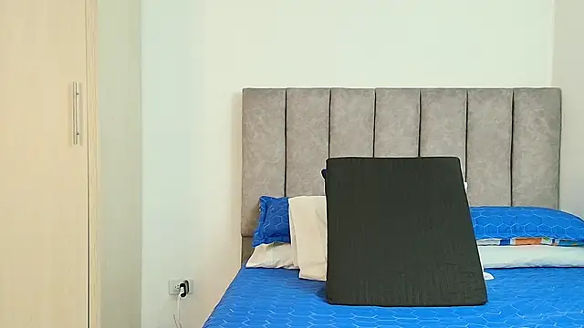 karina lewis  online show from March 2025 03:30:02 AM