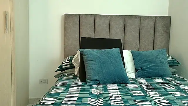 karina lewis  online show from February 2026 04:42:01 AM