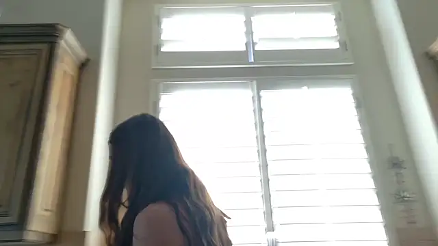 18petitewhitegirl online show from December 2024 09:13:01 PM