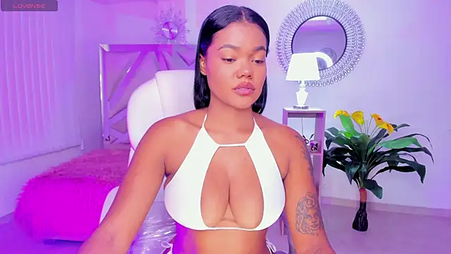 Snapshot of madisson_davon chatting on December 2024 01:56:02 PM madisson davon online show from December 2024 01:56:02 PM