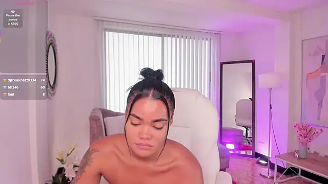 Snapshot of madisson_davon chatting on March 2025 04:42:02 PM madisson davon online show from March 2025 04:42:02 PM