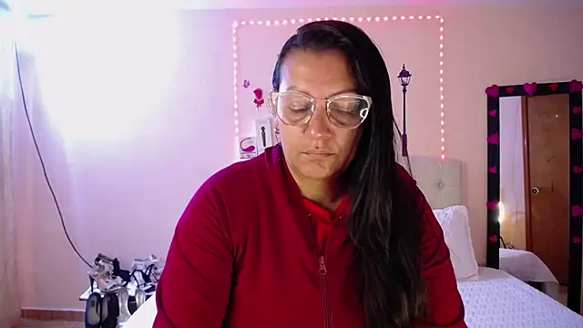 Snapshot of Victoria_Red01 chatting on February 2025 02:10:01 PM Victoria Red01 online show from February 2025 02:10:01 PM