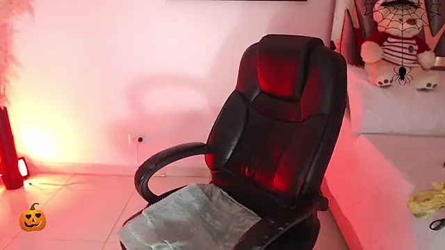 Snapshot of Victoria_Red01 chatting on October 2025 04:41:02 PM Victoria Red01 online show from October 2025 04:41:02 PM