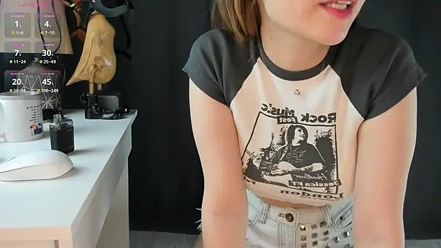 Kelly  bon online show from February 2025 01:14:01 PM