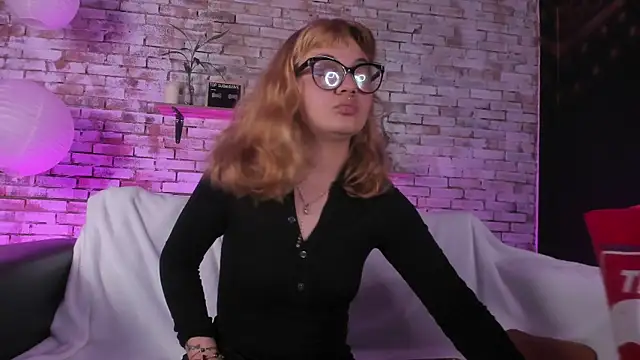 Snapshot of Sweet_Namii chatting on January 2025 02:29:01 AM Sweet Namii online show from January 2025 02:29:01 AM