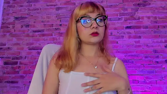 Snapshot of Sweet_Namii chatting on January 2025 02:37:01 AM Sweet Namii online show from January 2025 02:37:01 AM