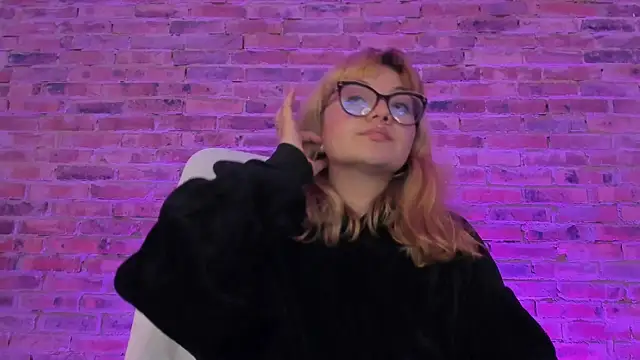 Snapshot of Sweet_Namii chatting on January 2025 08:42:01 AM Sweet Namii online show from January 2025 08:42:01 AM