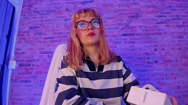 Snapshot of Sweet_Namii chatting on January 2025 02:32:01 AM Sweet Namii online show from January 2025 02:32:01 AM