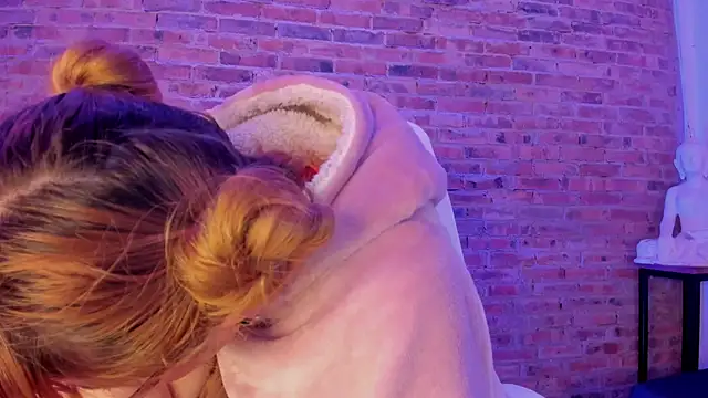 Snapshot of Sweet_Namii chatting on January 2025 07:11:02 AM Sweet Namii online show from January 2025 07:11:02 AM