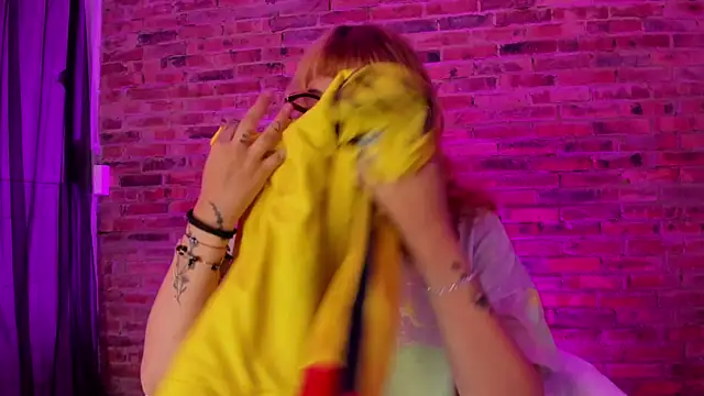 Snapshot of Sweet_Namii chatting on January 2025 02:37:01 AM Sweet Namii online show from January 2025 02:37:01 AM