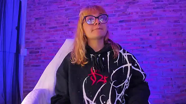 Snapshot of Sweet_Namii chatting on February 2025 02:29:02 AM Sweet Namii online show from February 2025 02:29:02 AM