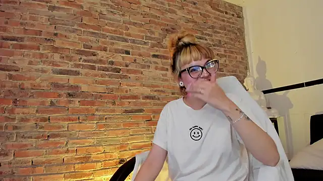 Snapshot of Sweet_Namii chatting on February 2025 03:20:01 AM Sweet Namii online show from February 2025 03:20:01 AM