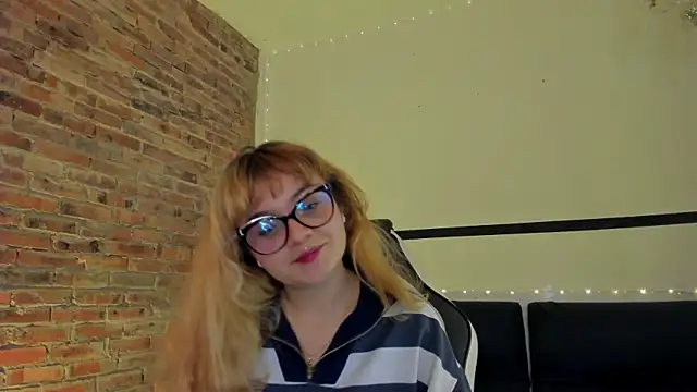 Snapshot of Sweet_Namii chatting on February 2025 09:47:01 AM Sweet Namii online show from February 2025 09:47:01 AM