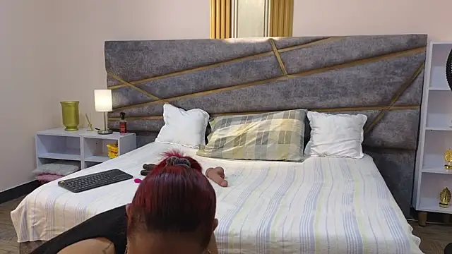 Julia Gomes online show from March 2025 07:32:02 PM