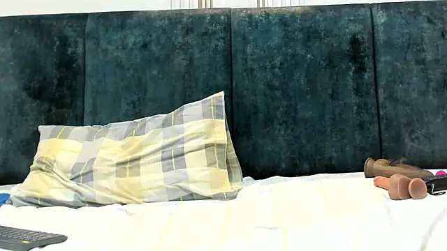 Julia Gomes online show from March 2025 01:47:01 PM