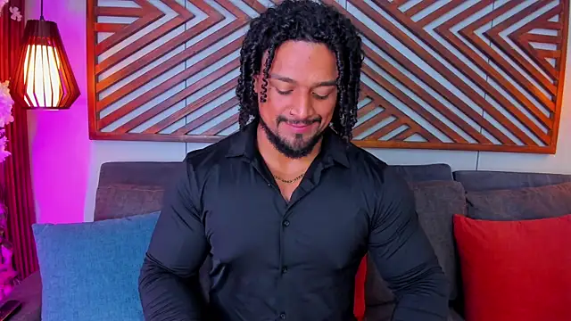 Snapshot of MikeEstevess chatting on June 2026 05:56:01 AM MikeEstevess online show from June 2026 05:56:01 AM
